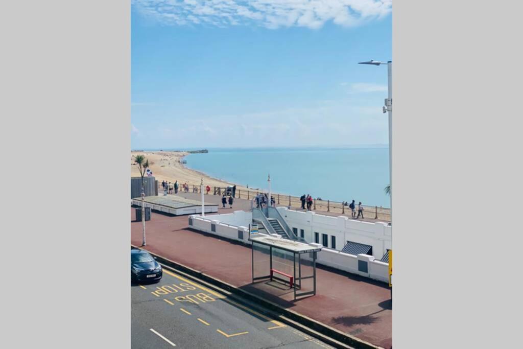هاستَنغ Sea Front White Rock Apartment المظهر الخارجي الصورة